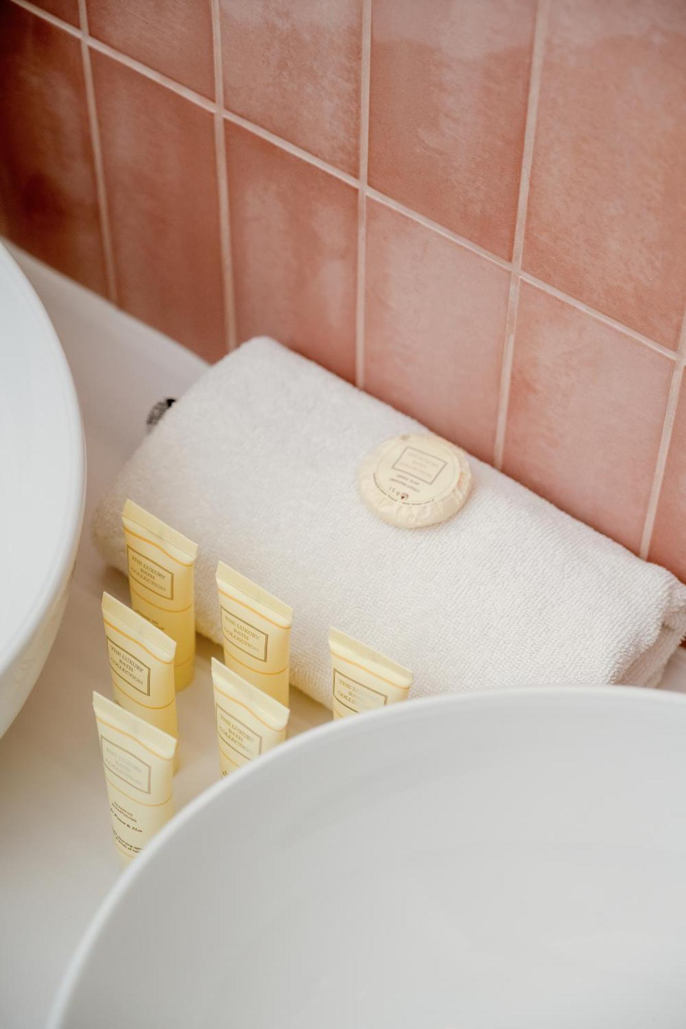 Elegancki Apartament Z Parkingiem Blisko Starego Miasta By Noclegi Renters ヴロツワフ エクステリア 写真