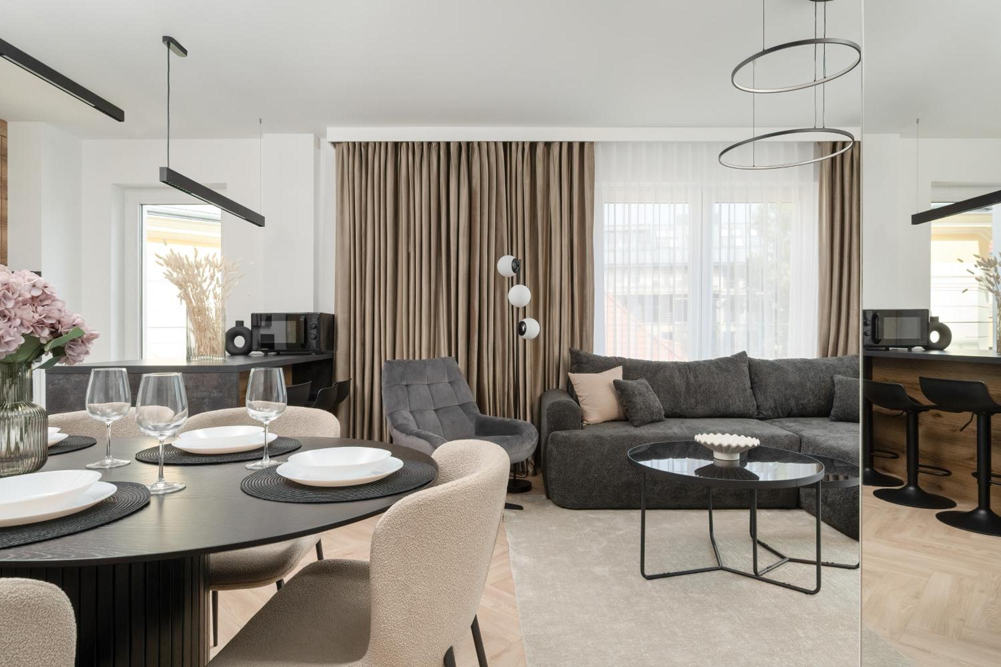 Elegancki Apartament Z Parkingiem Blisko Starego Miasta By Noclegi Renters ヴロツワフ エクステリア 写真