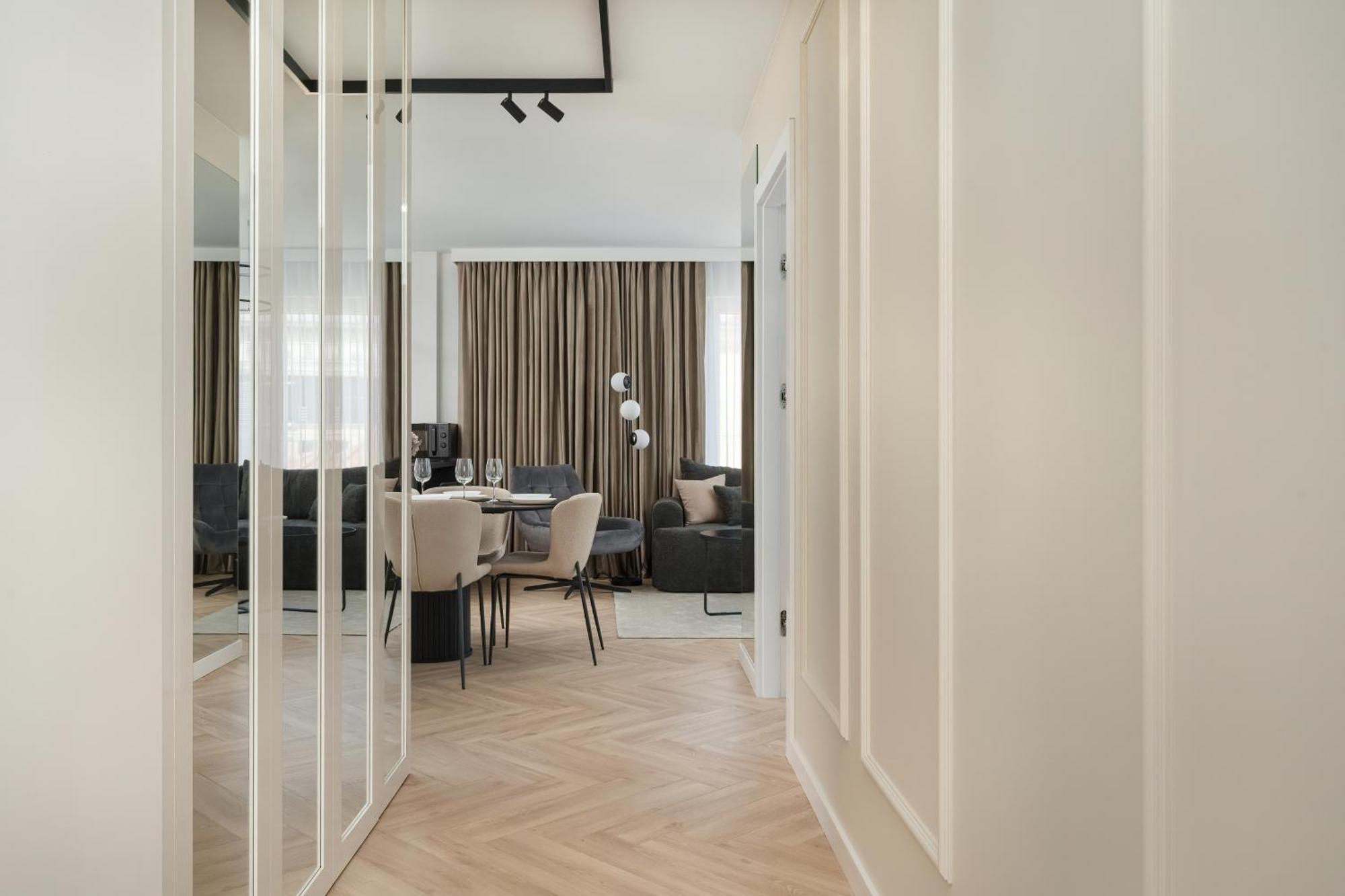Elegancki Apartament Z Parkingiem Blisko Starego Miasta By Noclegi Renters ヴロツワフ エクステリア 写真