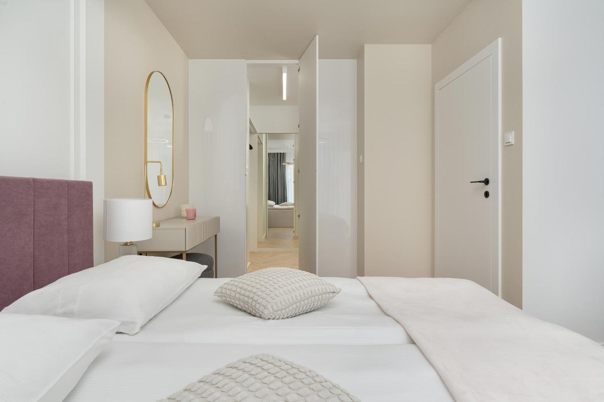 Elegancki Apartament Z Parkingiem Blisko Starego Miasta By Noclegi Renters ヴロツワフ エクステリア 写真